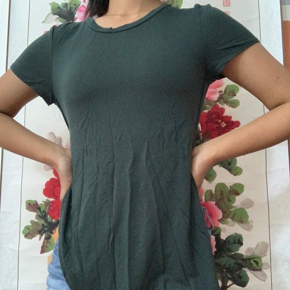 Wet Seal olive green tee with side slits - Picture 1 of 4
